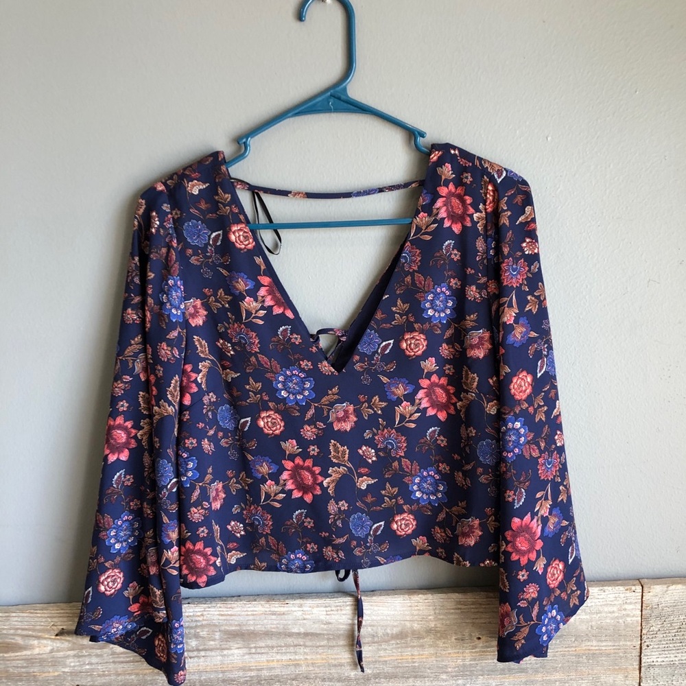 Floral cropped long sleeve top